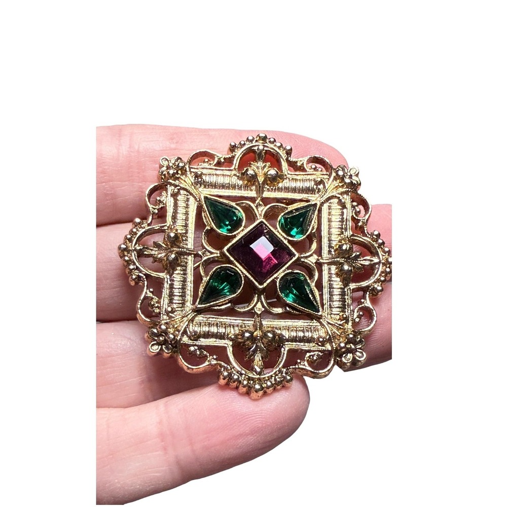 Gold Tone Filigree Brooch Green Teardrop Glass‎ Red Center Stone Pin Statement